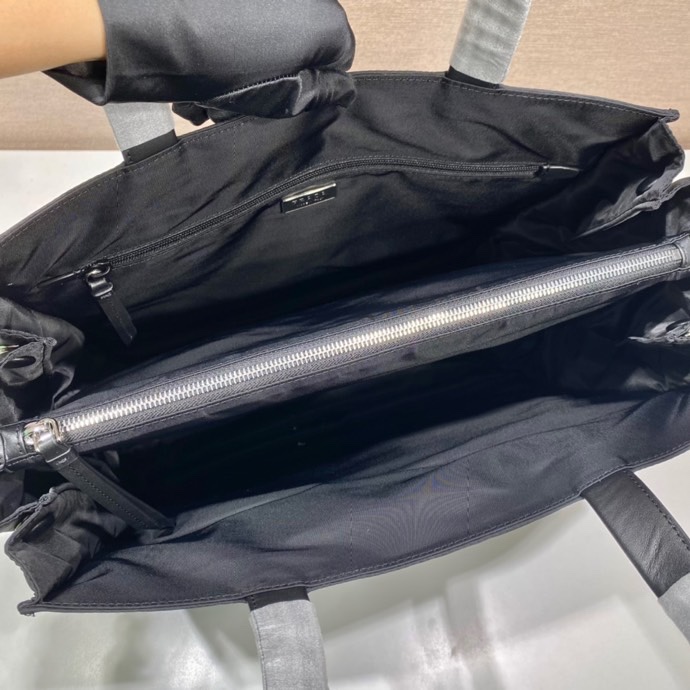 Pra*a top handle bags